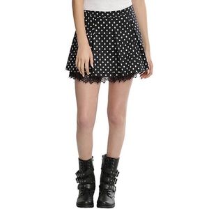 HOT TOPIC sz Medium Mini Skirt Skull and Dot side Zip Pleated Black White